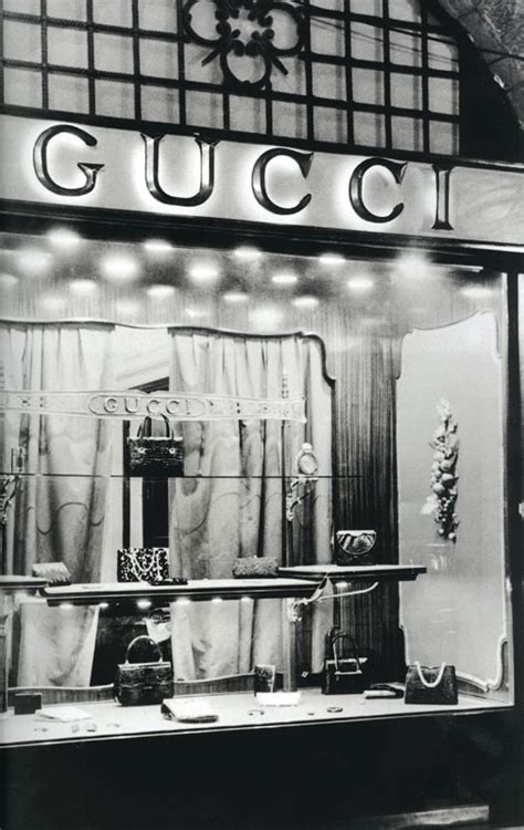 primi vestiti gucci|Un secolo di Gucci raccontato in 10 tappe fondamentali.